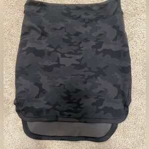 Lululemon City Skirt Savasana Camo Black High Low Size 4 z126